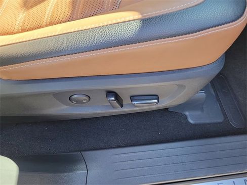 Used 2023 Nissan Pathfinder Platinum image 36