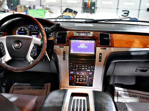 Used 2013 Cadillac Escalade ESV Platinum AWD/4WD image 36