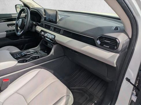 Certified 2025 Honda Pilot Touring image 19
