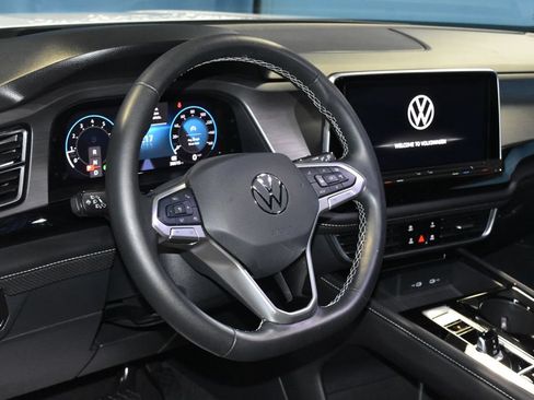 Used 2024 Volkswagen Atlas Cross Sport SE FWD image 2