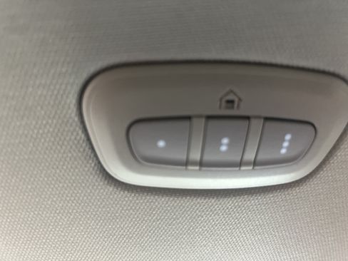 Used 2022 RAM 1500 Laramie AWD/4WD image 4