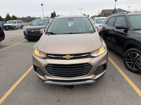 Used 2018 Chevrolet Trax LT w/ LT Convenience Package image 2