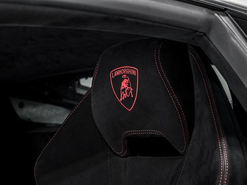 Used 2018 Lamborghini Huracan Performante AWD/4WD image 20