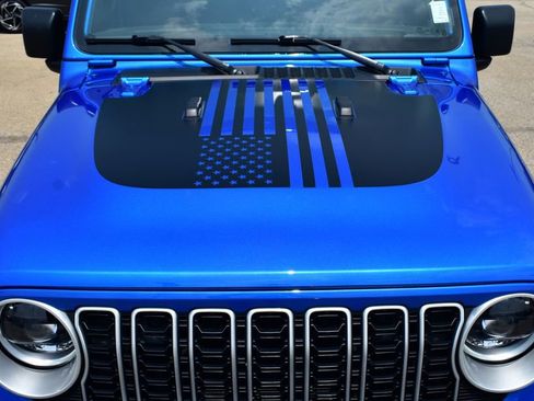 Used 2024 Jeep Wrangler Unlimited Sahara AWD/4WD image 10