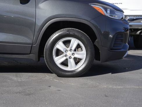 Used 2017 Chevrolet Trax LT w/ LT Convenience Package image 4