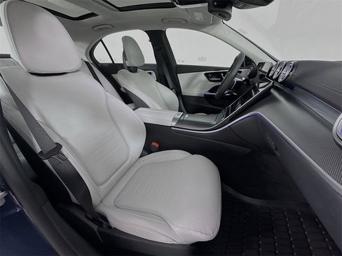Used 2025 Mercedes-Benz C 300 4MATIC Sedan image 30