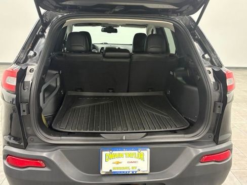 Used 2015 Jeep Cherokee Limited w/ Trailer Tow Group AWD/4WD image 8