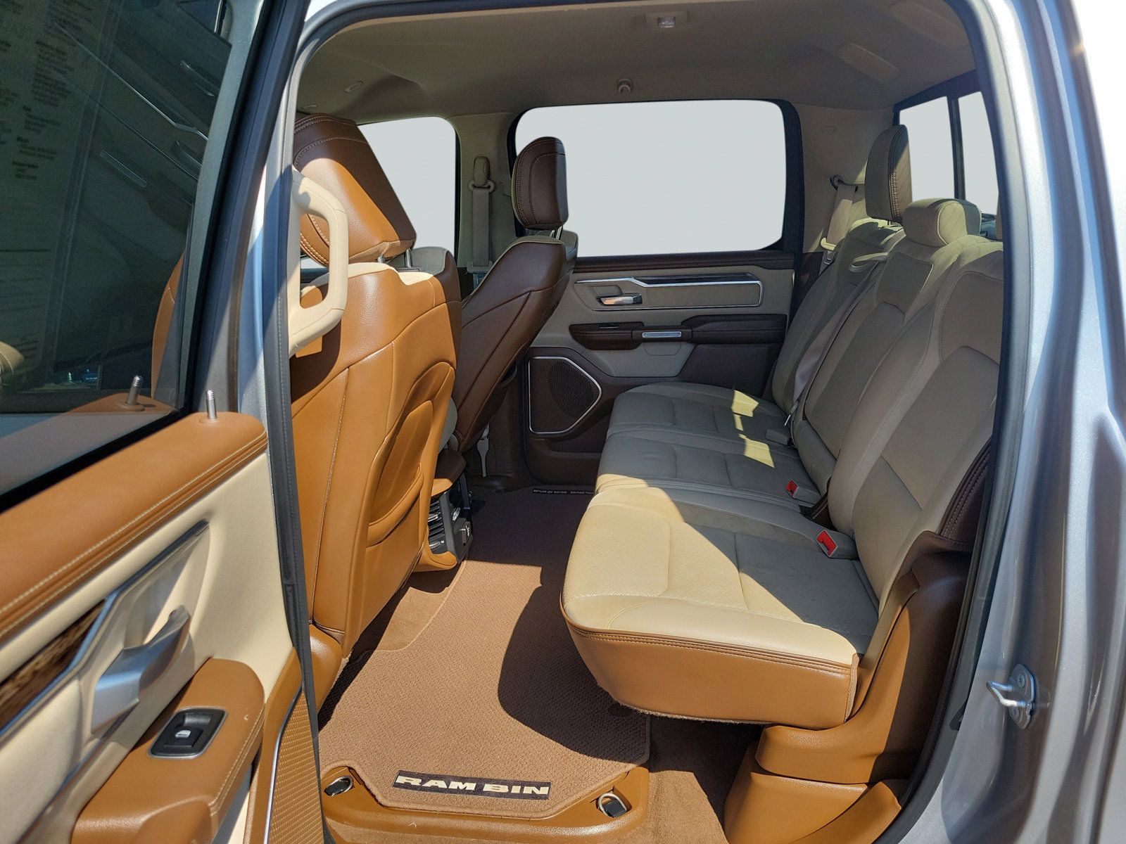 Used 2019 RAM 1500 Laramie AWD/4WD image 27