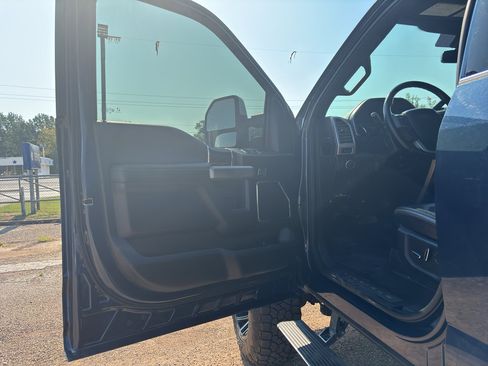 Used 2020 Ford F250 Platinum w/ FX4 Off-Road Package image 19