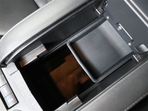 Used 2020 Toyota Highlander XLE image 17