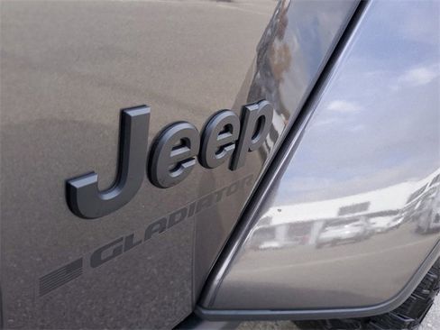 Used 2024 Jeep Gladiator Sport image 9