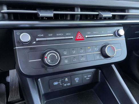 Certified 2025 Hyundai Tucson SE image 16