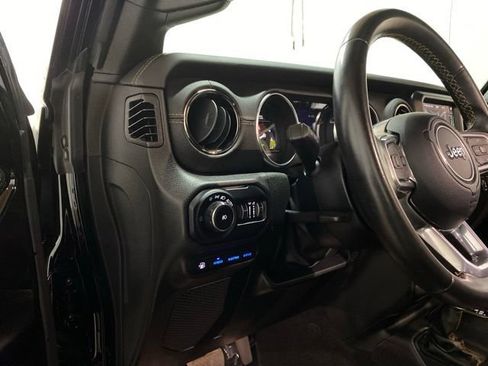 Used 2022 Jeep Wrangler Unlimited Sahara AWD/4WD image 34