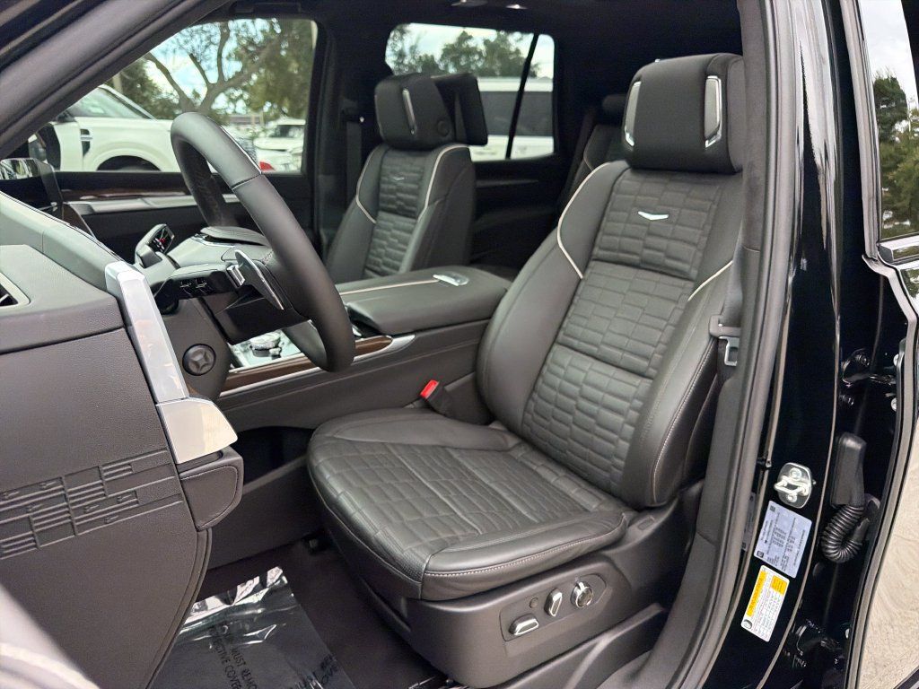 Used 2026 Cadillac Escalade Platinum Sport w/ LPO, ONYX Package AWD/4WD image 28