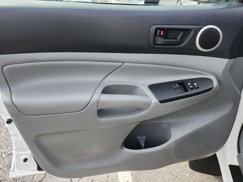 Used 2013 Toyota Tacoma PreRunner w/ SR5 Pkg image 21