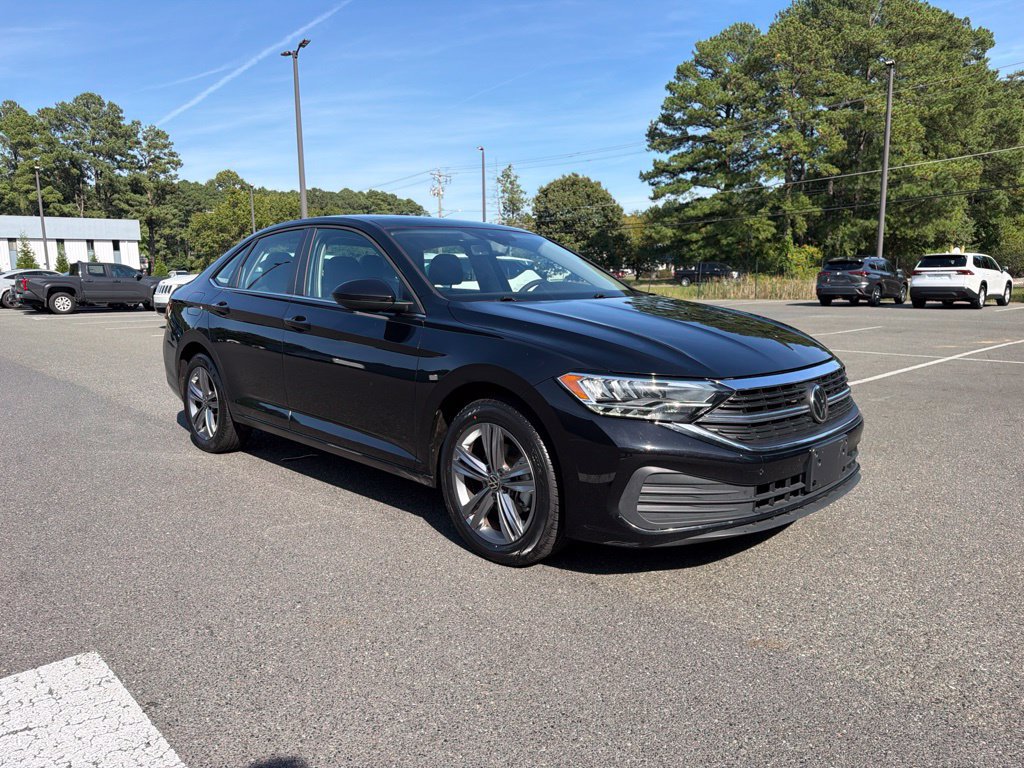 Used 2024 Volkswagen Jetta SE FWD image 4