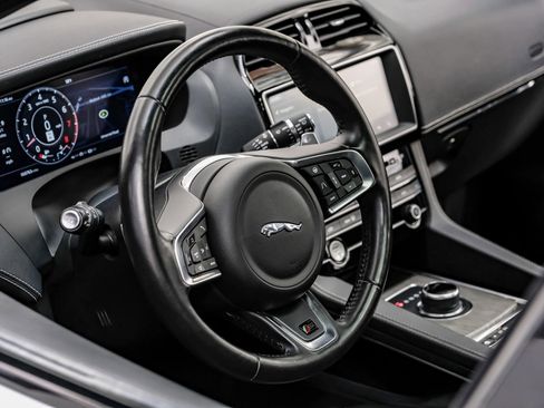 Used 2019 Jaguar F-PACE S image 18