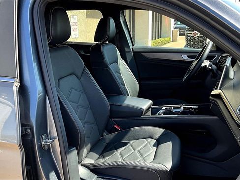 Used 2024 Volkswagen Atlas Cross Sport SE image 10