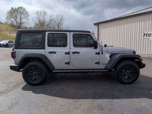 Used 2018 Jeep Wrangler Unlimited Sport AWD/4WD image 8