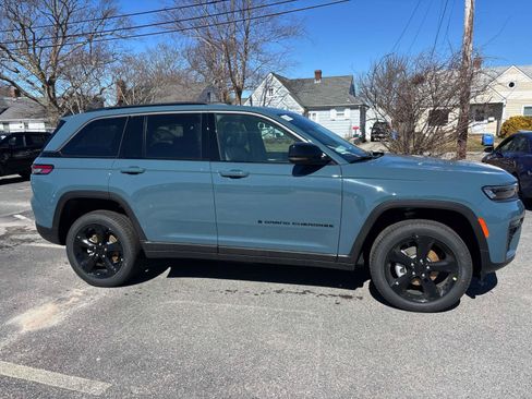 Certified 2026 Jeep Grand Cherokee Limited w/ Limited Altitude Package AWD/4WD image 2