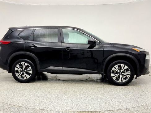 Used 2023 Nissan Rogue SV image 4