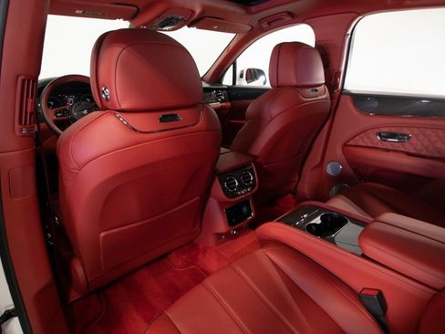 Used 2022 Bentley Bentayga image 46