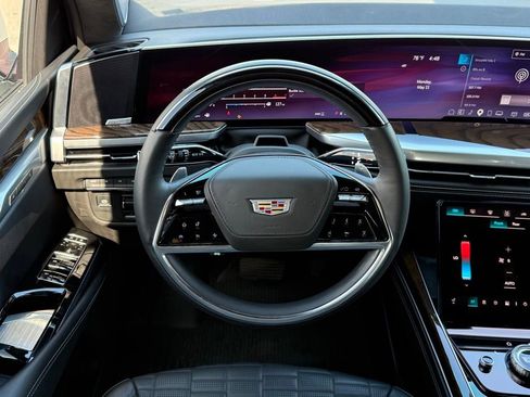 Used 2025 Cadillac Escalade Sport Platinum w/ LPO, ONYX Package AWD/4WD image 23