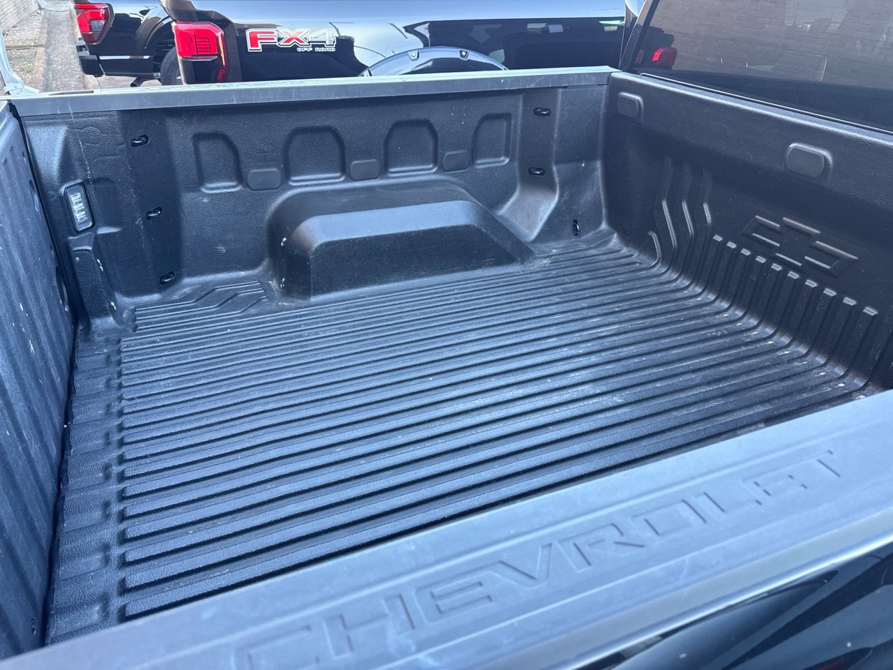 Used 2023 Chevrolet Silverado 1500 LT AWD/4WD image 4