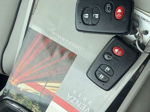 Used 2015 Toyota Venza XLE w/ XLE Premium Package image 21