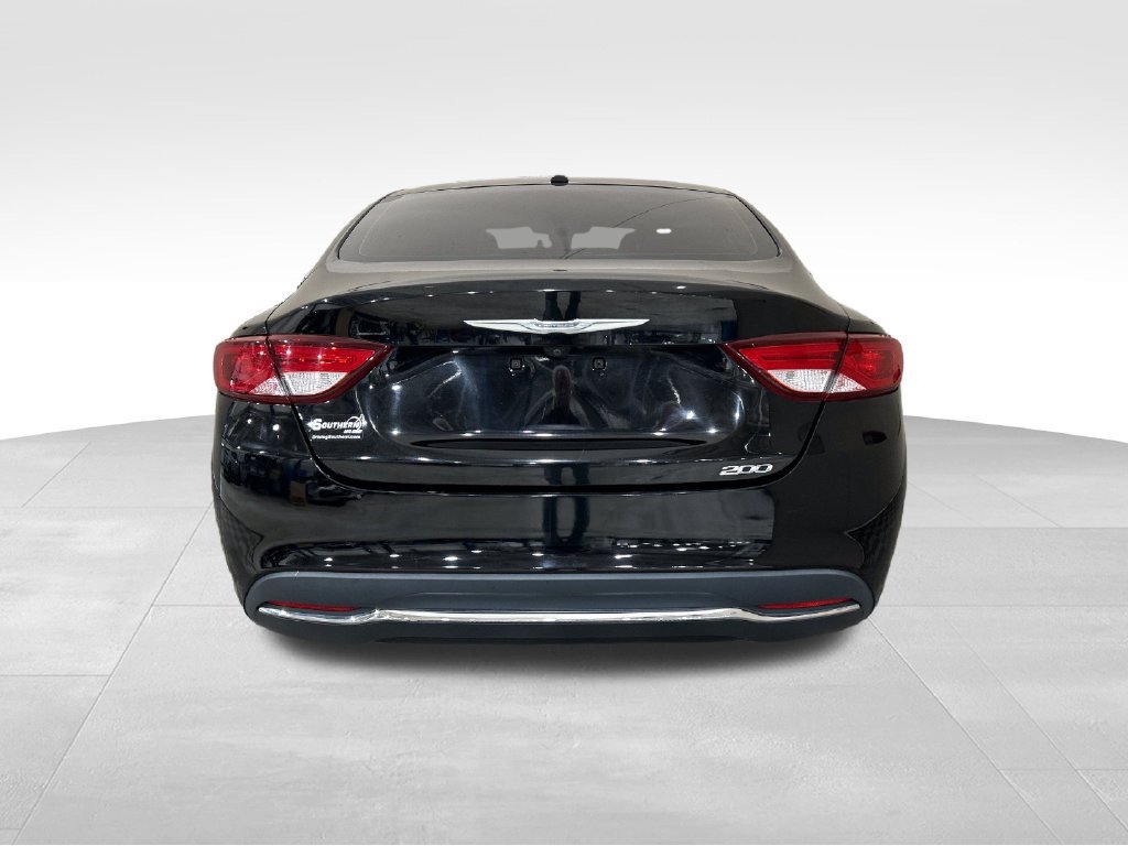 Used 2016 Chrysler 200 Limited w/ Convenience Group FWD image 4