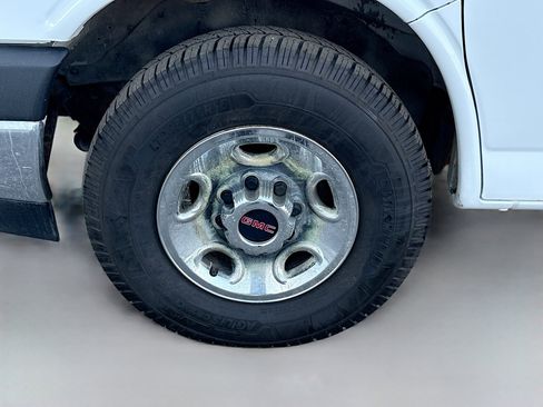 Used 2018 GMC Savana 2500 image 30