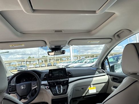 New 2026 Honda Odyssey Touring image 13