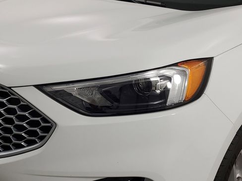 Used 2024 Ford Edge SEL image 16