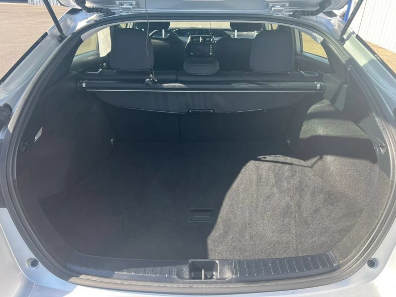 Used 2021 Toyota Prius LE FWD image 15