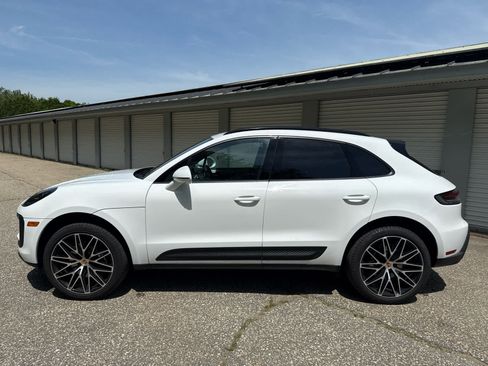 Used 2026 Porsche Macan AWD/4WD image 2
