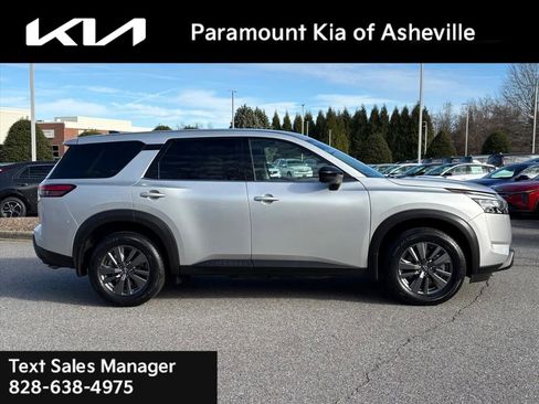 Used 2024 Nissan Pathfinder S image 7