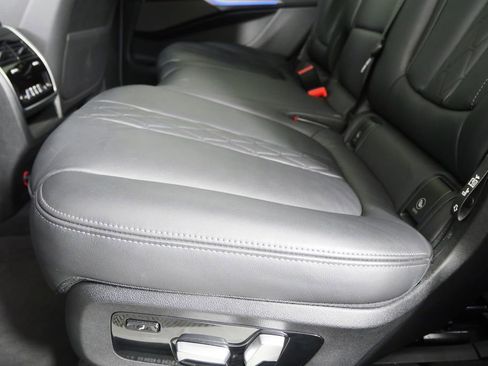 Used 2021 BMW X7 xDrive40i w/ Executive Package image 15