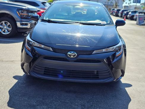 Used 2024 Toyota Corolla LE FWD image 2