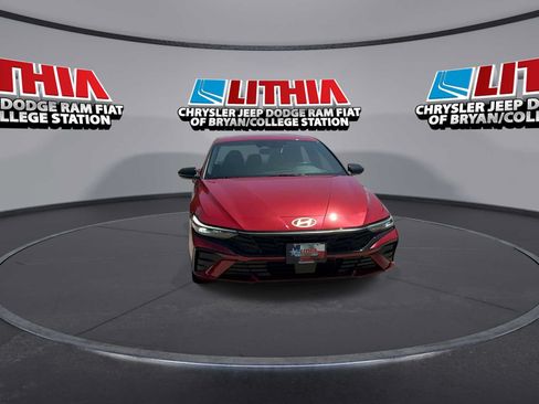 Used 2025 Hyundai Elantra SEL FWD image 3