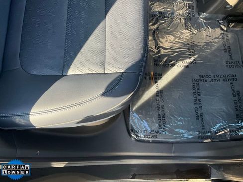 Used 2022 Chevrolet Bolt EUV LT w/ Convenience Package image 47