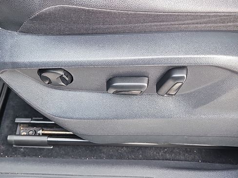 Certified 2021 Volkswagen Tiguan SE w/ Panoramic Sunroof Package image 16