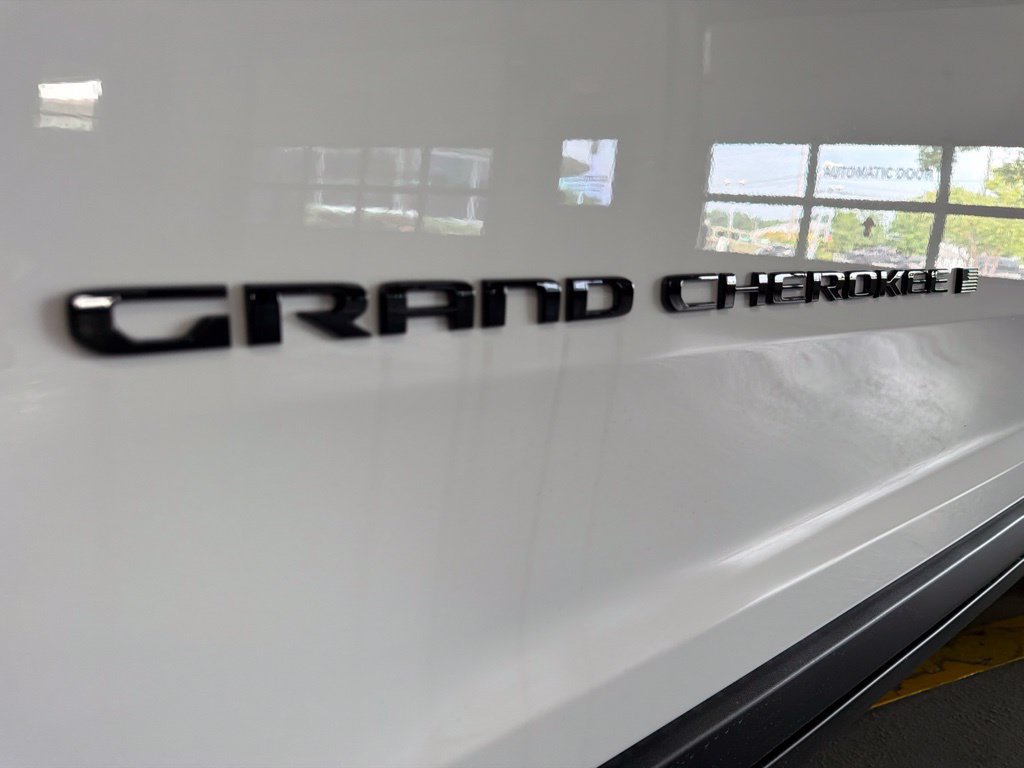 New 2026 Jeep Grand Cherokee Limited w/ Limited Altitude Package AWD/4WD image 14