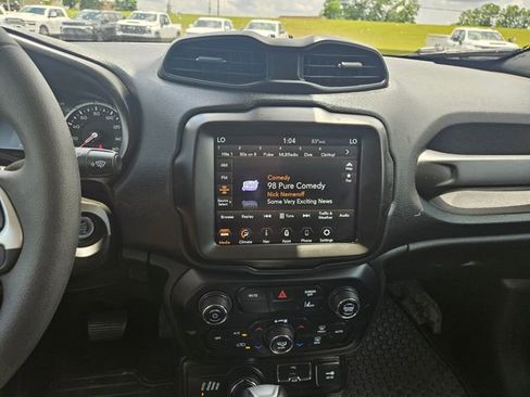 Used 2023 Jeep Renegade Latitude AWD/4WD image 17