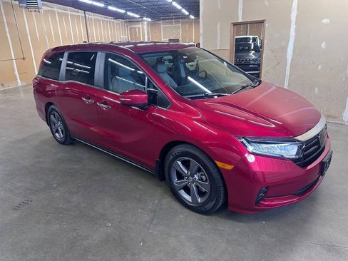Used 2024 Honda Odyssey EX image 2