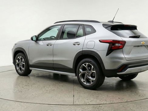 Used 2025 Chevrolet Trax LT image 6