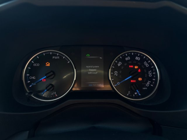 Used 2022 Toyota RAV4 LE AWD/4WD image 10