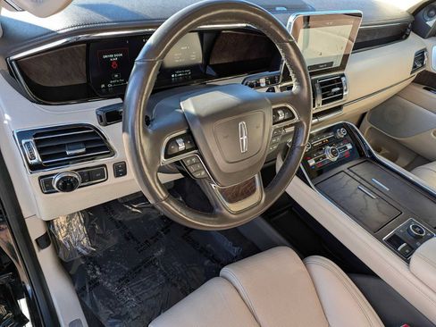 Used 2021 Lincoln Navigator Reserve w/ Luxury Package AWD/4WD image 2