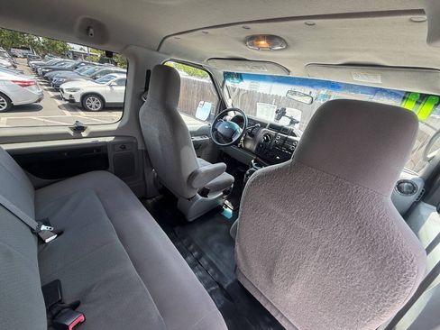 Used 2011 Ford E-350 and Econoline 350 XLT RWD image 16