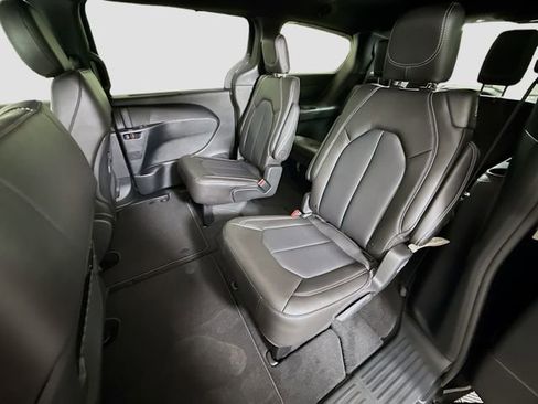 New 2026 Chrysler Pacifica Select w/ S Appearance Package FWD image 23