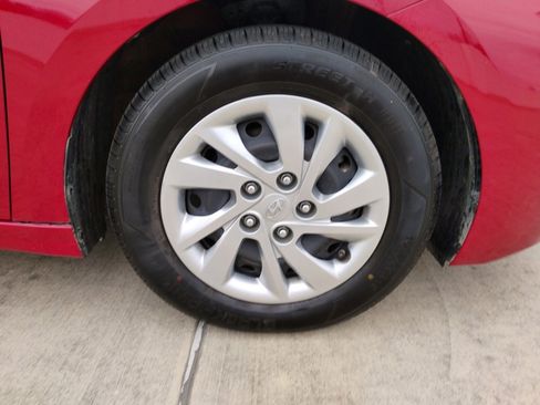 Used 2019 Hyundai Elantra SE image 28